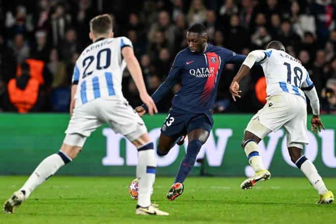 爱游戏体育-关于皇家社会迎欧冠关键赛，今夜临场应变，气氛紧张，高层口径保持一致的信息